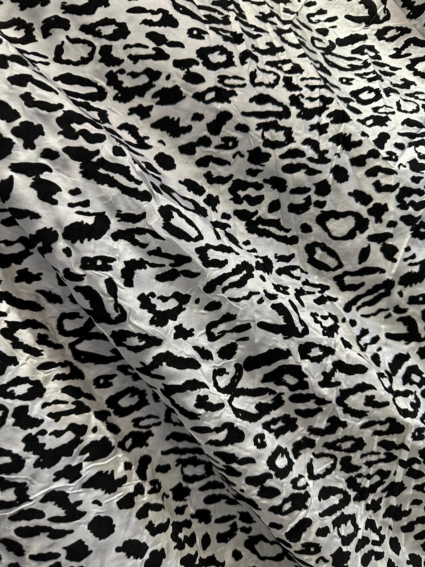 White Black Cheetah Pattern Velvet Taffeta Fabric (60 in.) Sold By The Yard