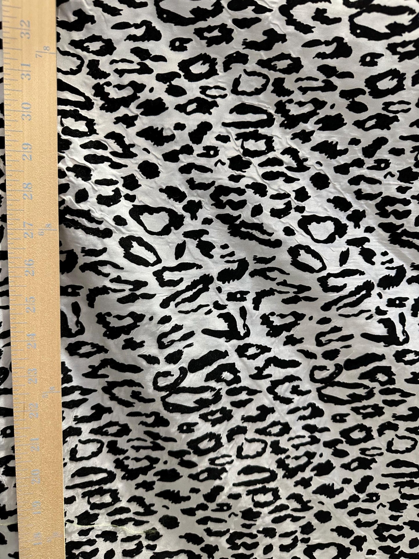 White Black Cheetah Pattern Velvet Taffeta Fabric (60 in.) Sold By The Yard